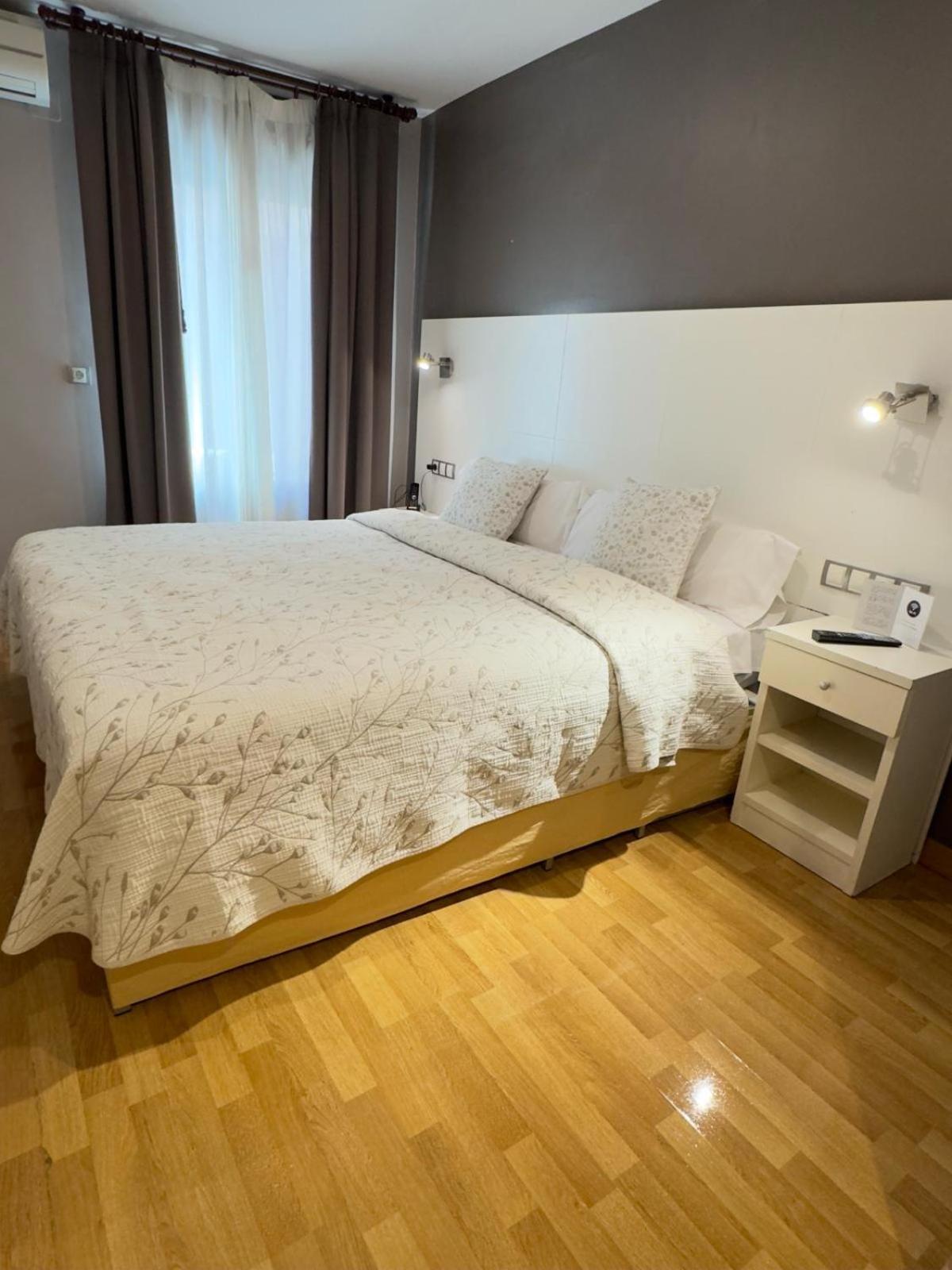 Hotel El Acebo Хака Екстериор снимка