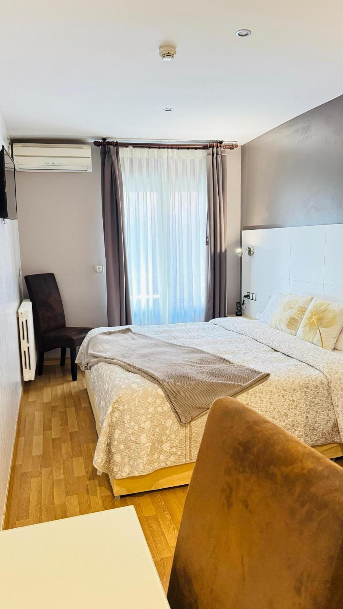 Hotel El Acebo Хака Екстериор снимка