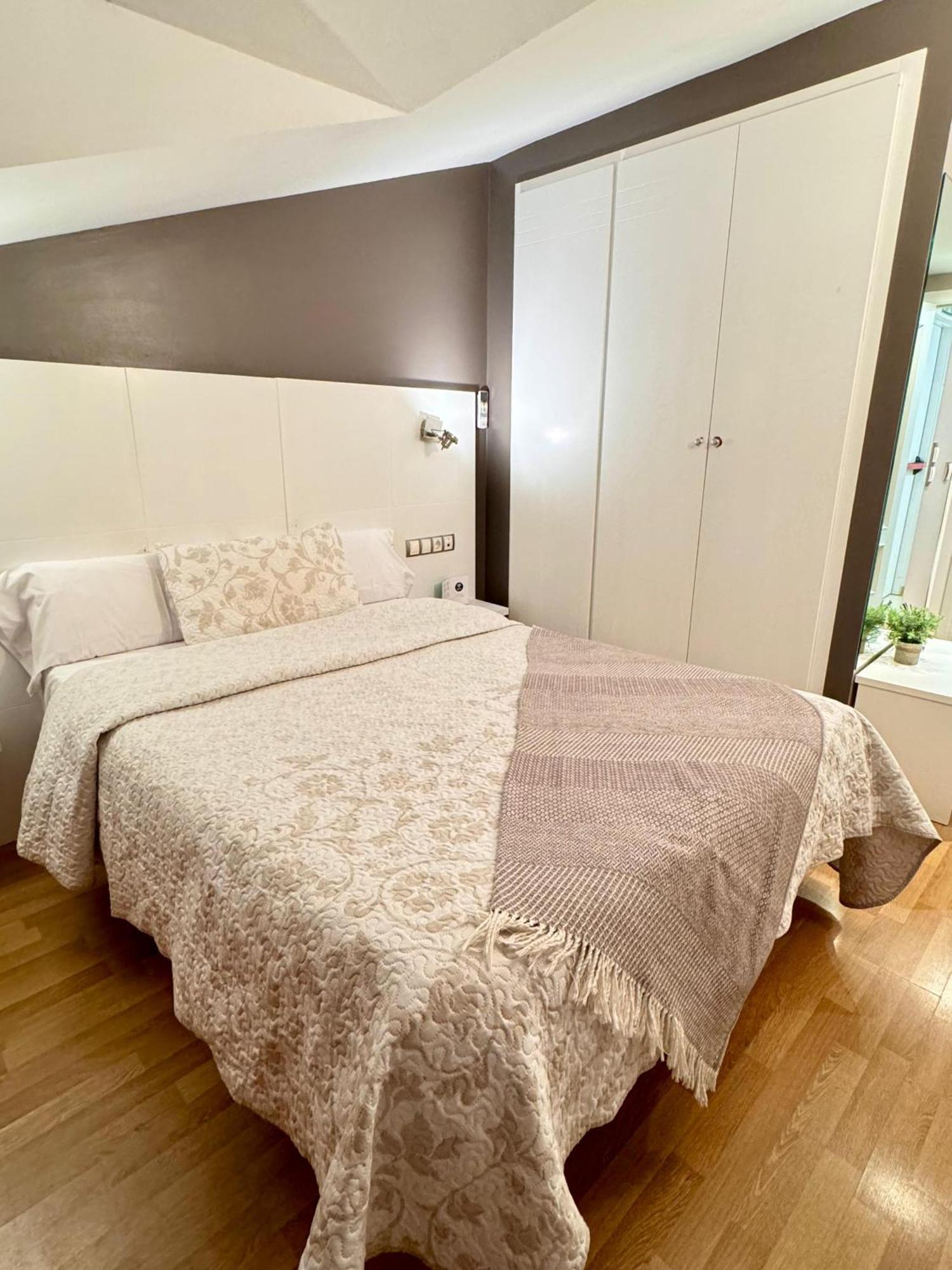 Hotel El Acebo Хака Екстериор снимка