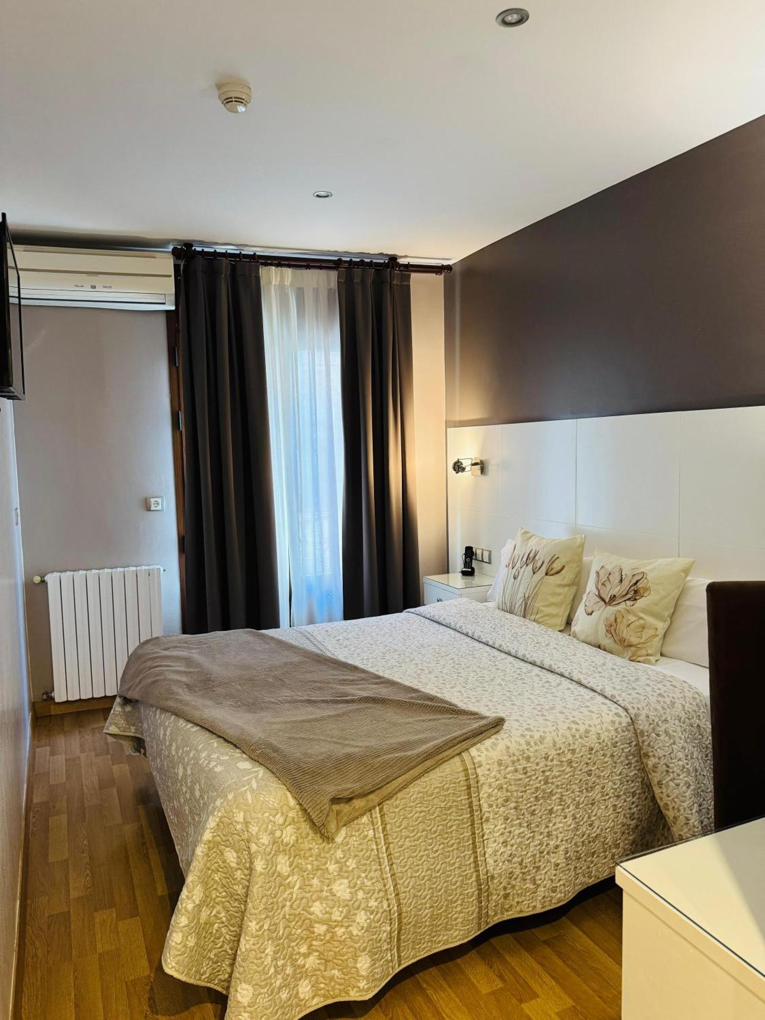 Hotel El Acebo Хака Екстериор снимка