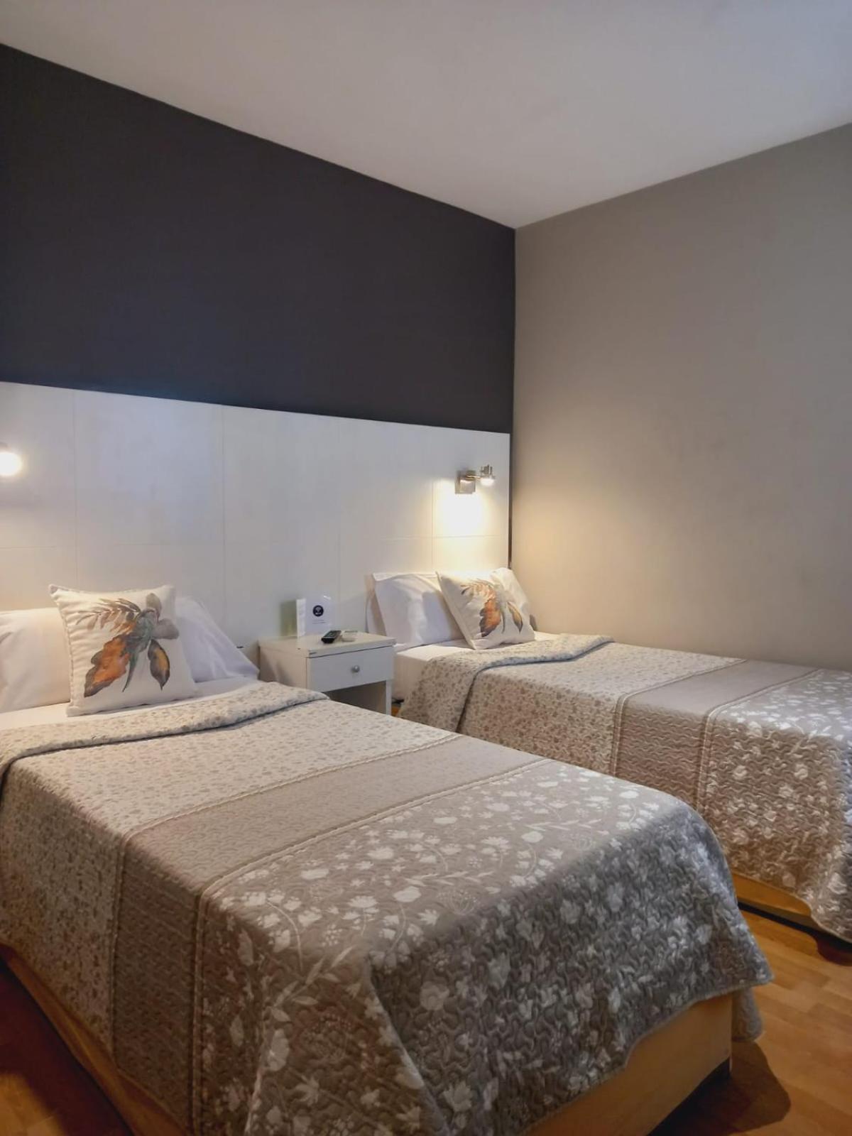 Hotel El Acebo Хака Екстериор снимка