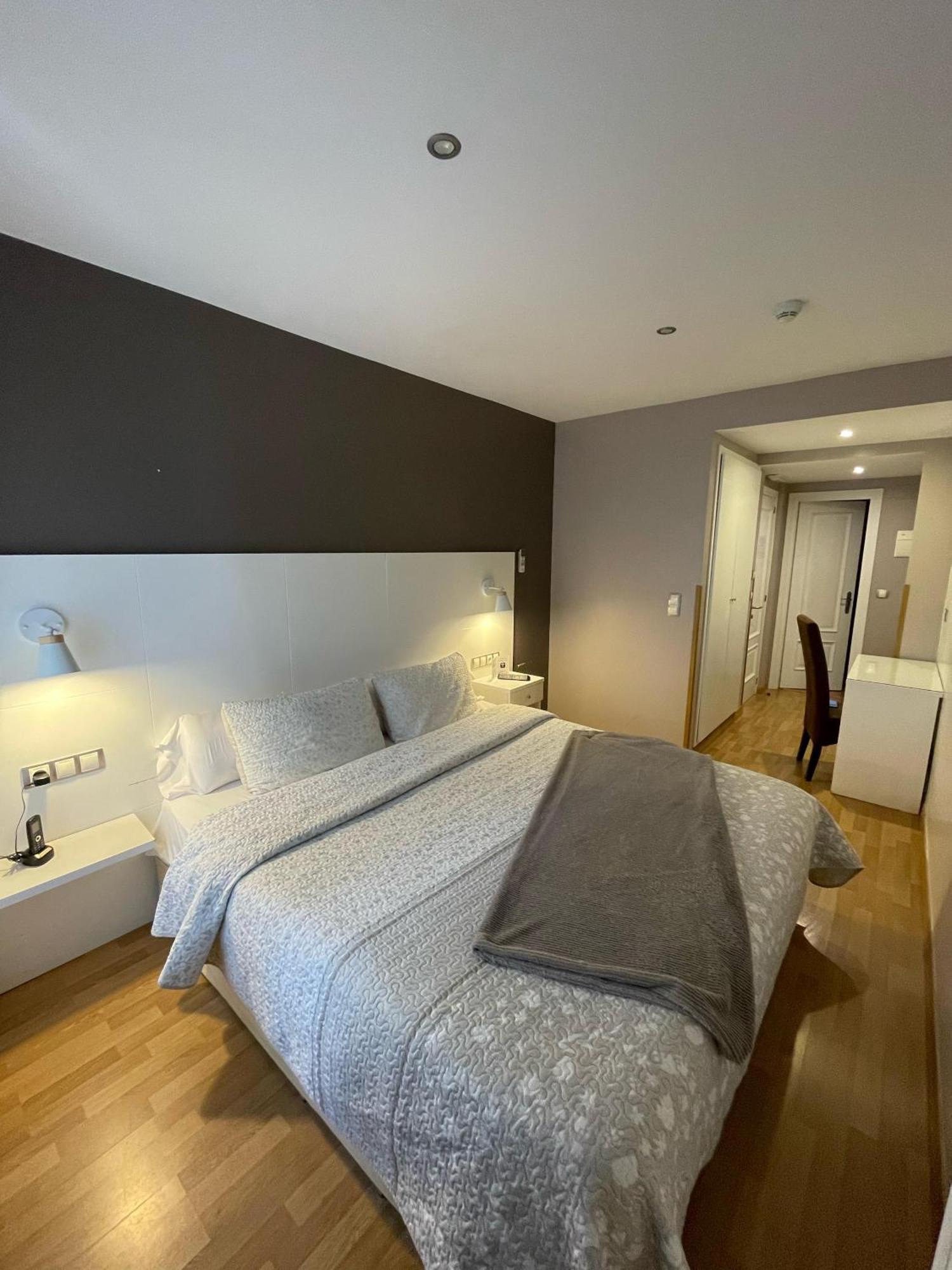 Hotel El Acebo Хака Екстериор снимка