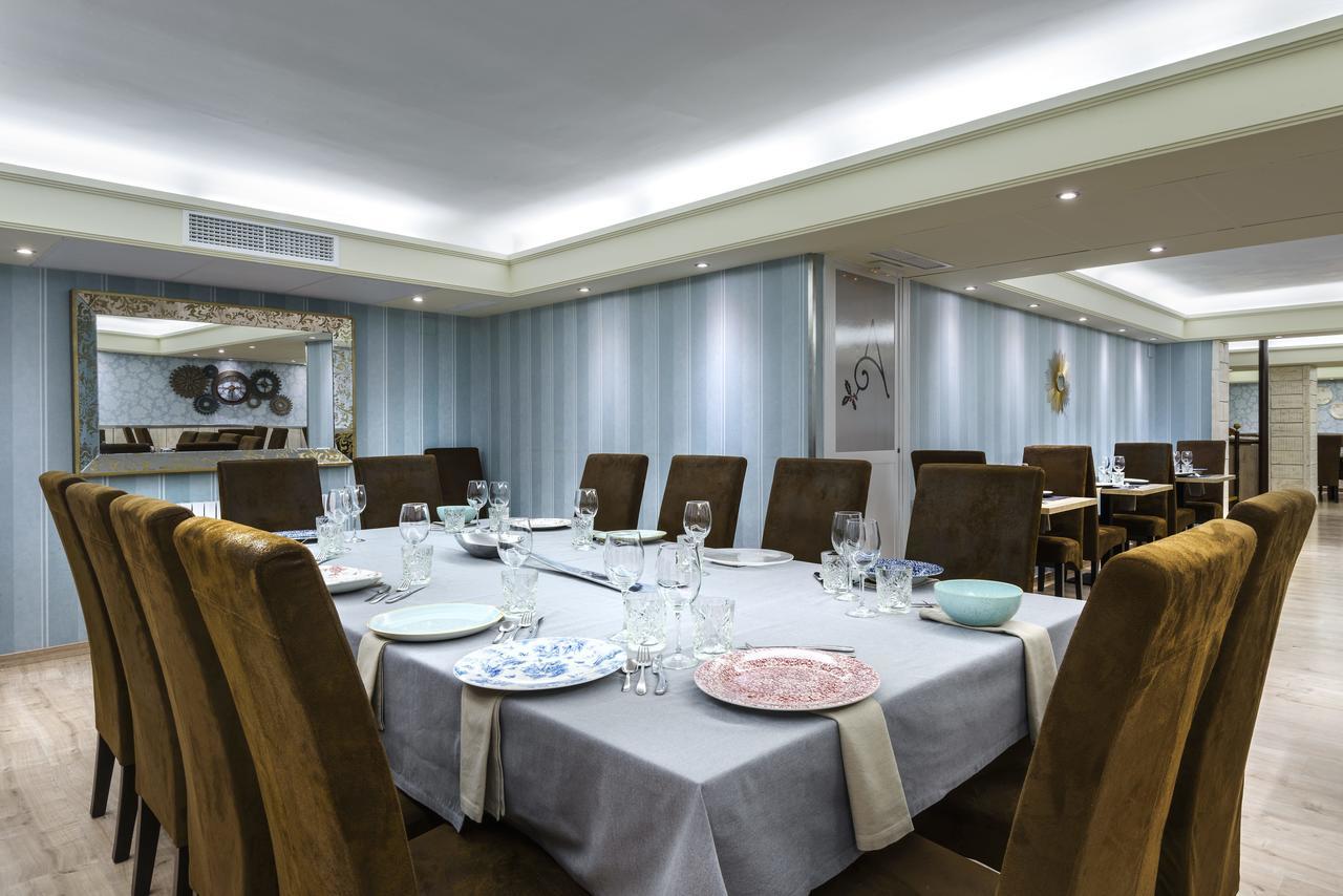 Hotel El Acebo Хака Екстериор снимка