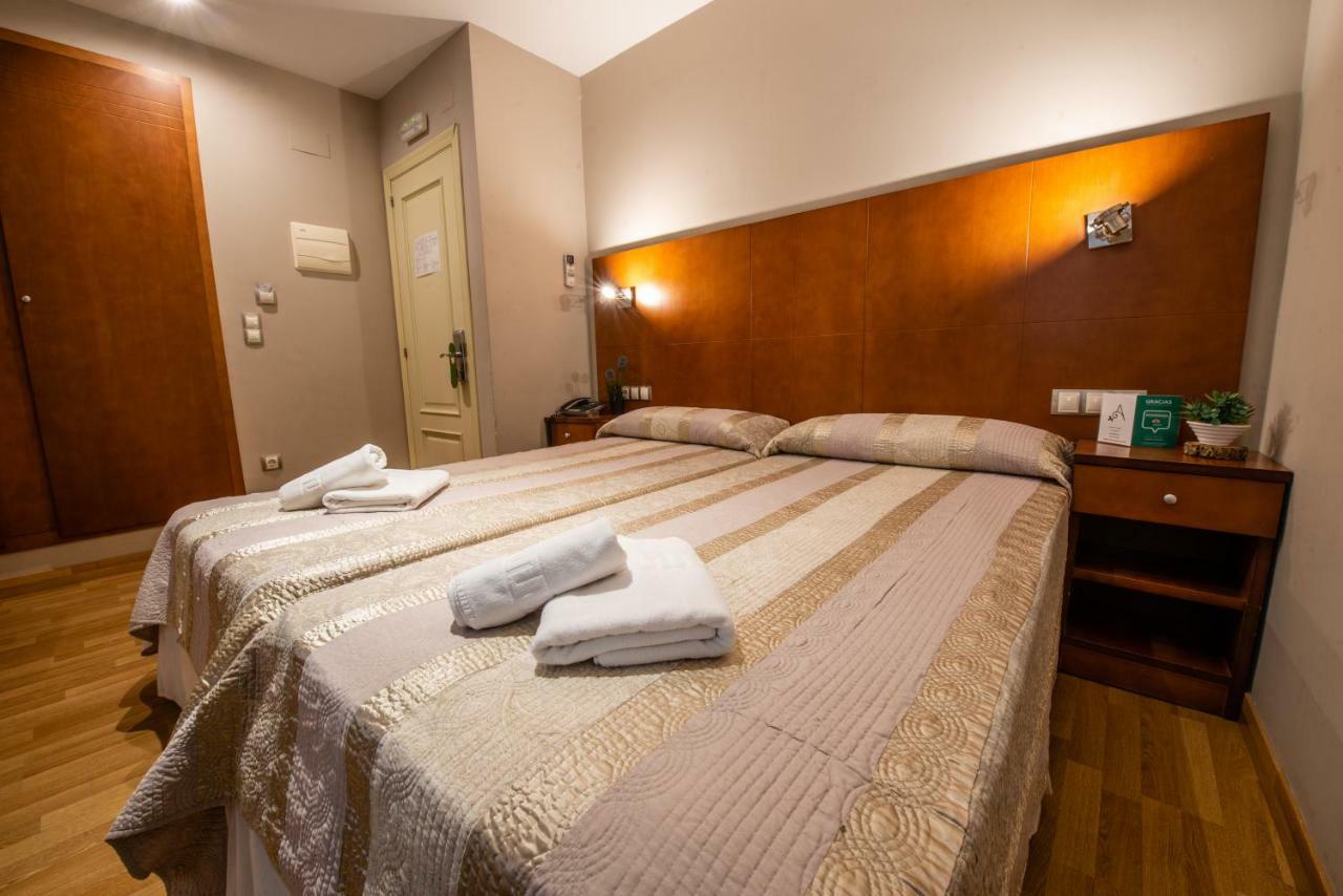 Hotel El Acebo Хака Екстериор снимка