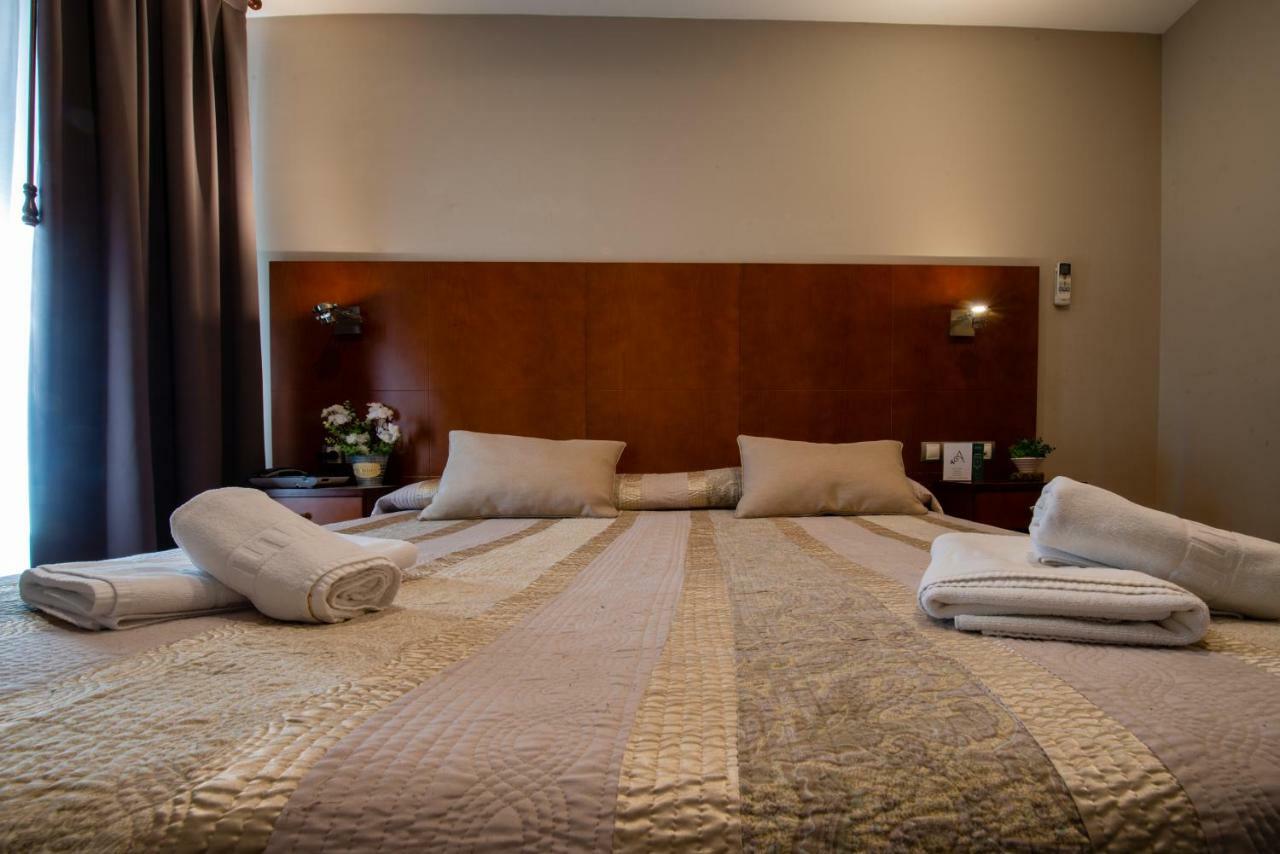 Hotel El Acebo Хака Екстериор снимка
