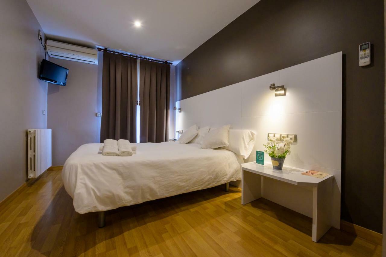 Hotel El Acebo Хака Екстериор снимка