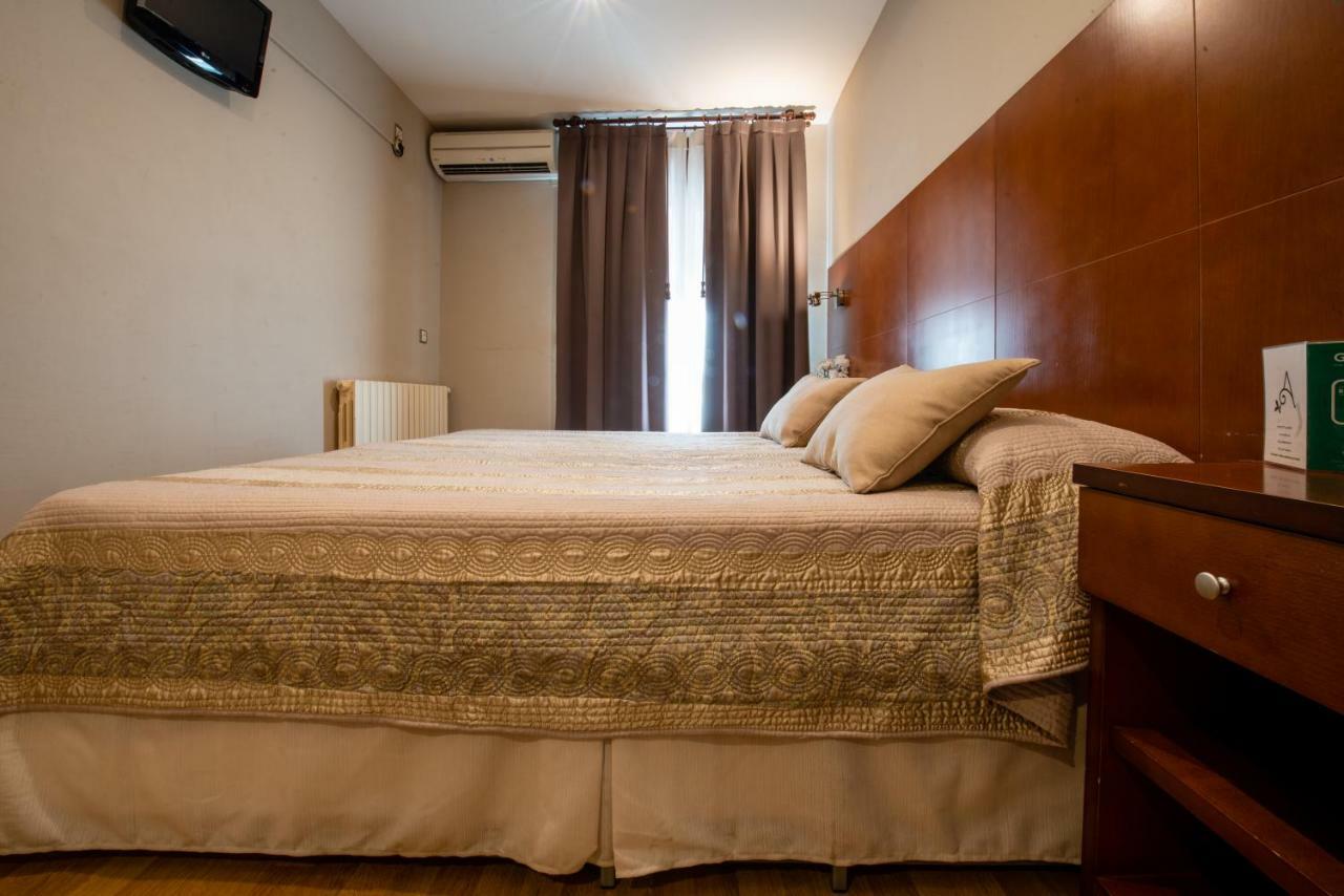Hotel El Acebo Хака Екстериор снимка