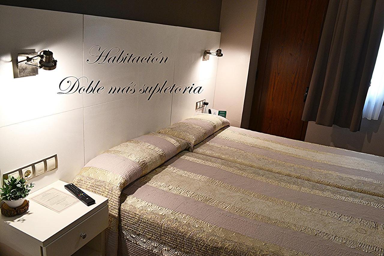 Hotel El Acebo Хака Екстериор снимка